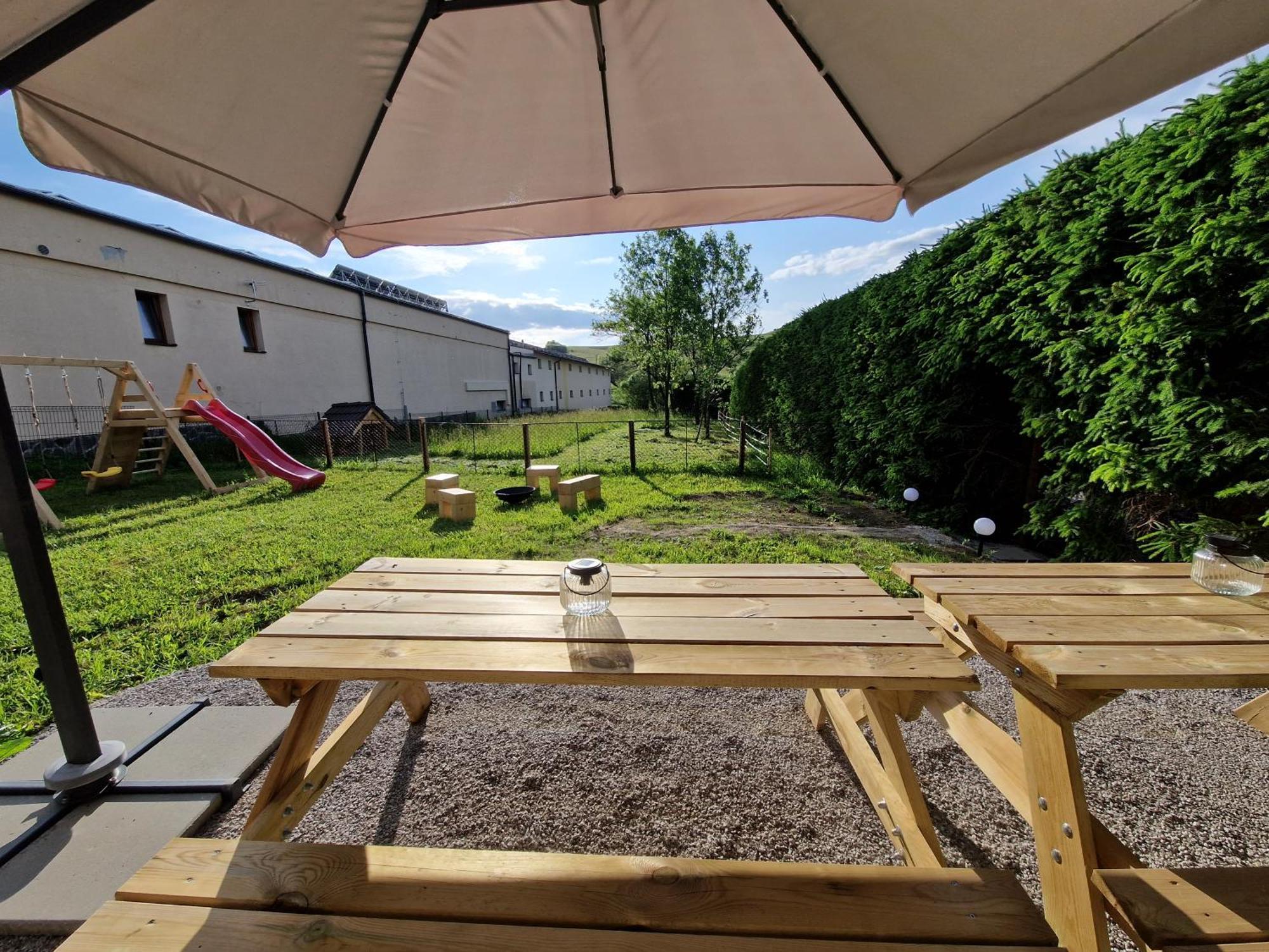 Apartmany Lama Malatiny Extérieur photo